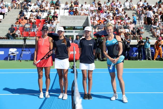 KOZERKI 07.08.2022 POLISH OPEN - MEMORIAL PARY PREZYDENCKIEJ --- ITF WORLD TENNIS TOUR MAGDA LINETTE DZIEWCZYNY DO PODAWANIA PILEK KATERINA SINIAKOVA FOT. PIOTR KUCZA FOTOPYK NEWSPIX.PL --- Newspix.pl POLAND OUT!  220807PYK0093