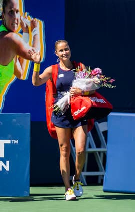 August 07, 2022 San Jose, CA USA Shelby Rogers walks on the court and wave to the fans before the Mubadala Silicon Valley Classic Finals between Daria Kasotkina (RUS) vs Shelby Rogers (USA) at San Jose State University San Jose Calif. CSM San Jose USA - ZUMAc04_ 20220808_zaf_c04_001 Copyright: xThurmanxJamesx
