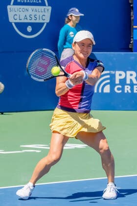 SAN JOSE, CA - AUGUST 07: Shuko Aoyama (JPN) returns a serve in the Doubles Final Round of the Mubadala Silicon Valley Classic on Sunday, August 7, 2022 at the Tennis Stadium, San Jose State University in San Jose, California. (Photo by Douglas Stringer Icon Sportswire) TENNIS: AUG 07 Silicon Valley Classic Icon220807051