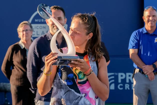 SAN JOSE, CA - AUGUST 07: Daria Kasatkina (RUS) kisses her Championship trophy after beating Shelby Rogers (USA) in the Singles Final Round of the Mubadala Silicon Valley Classic on Sunday, August 7, 2022 at the Tennis Stadium, San Jose State University in San Jose, California. (Photo by Douglas Stringer Icon Sportswire) TENNIS: AUG 07 Silicon Valley Classic Icon220807001