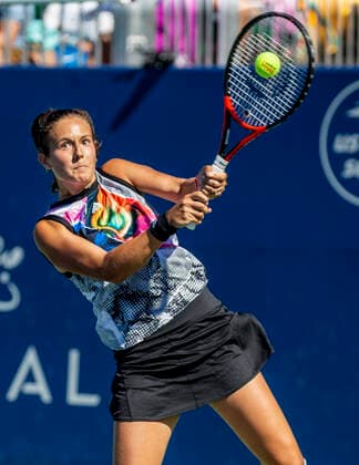 August 07, 2022 San Jose, CA USA Daria Kasotkina returns a shot from Shelby Rogers during the Mubadala Silicon Valley Classic Finals between Daria Kasotkina (RUS) vs Shelby Rogers (USA). Daria won the finals at San Jose State University San Jose Calif. CSM San Jose USA - ZUMAc04_ 20220808_zaf_c04_025 Copyright: xThurmanxJamesx