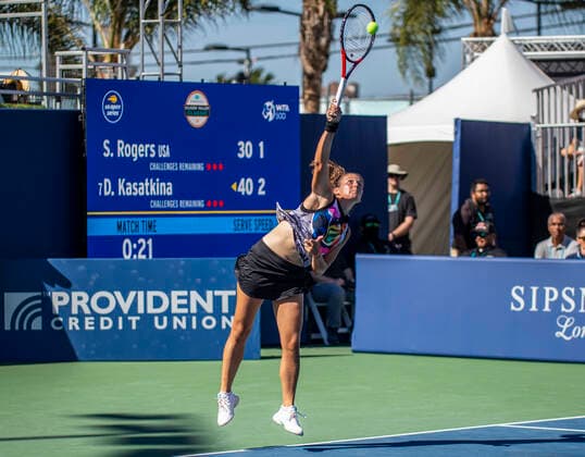 August 07, 2022 San Jose, CA USA Daria Kasotkina serves the ball to Shelby Rogers during the Mubadala Silicon Valley Classic Finals between Daria Kasotkina (RUS) vs Shelby Rogers (USA). Daria won the finals at San Jose State University San Jose Calif. CSM San Jose USA - ZUMAc04_ 20220808_zaf_c04_034 Copyright: xThurmanxJamesx