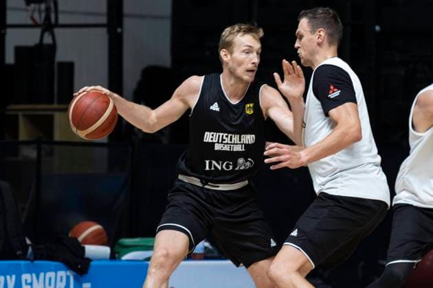 Basketball media training of the mens national team on 08 08 2022 in Cologne North Rhine Westphalia Niels Giffey left against Johannes Voigtmann Copyright: xKirchner MarcoxSteinbrennerx