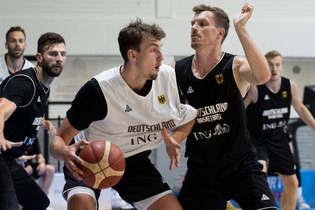 Basketball media training of the mens national team on 08 08 2022 in Cologne North Rhine Westphalia Franz Wagner left against Andreas Obst Copyright: xKirchner MarcoxSteinbrennerx