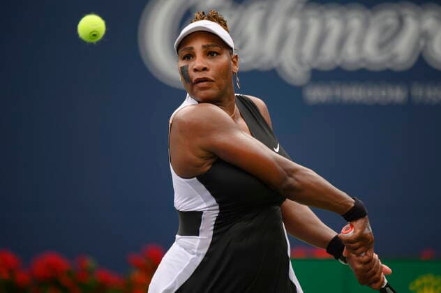 August 8, 2022, Toronto, ON, Canada: Serena Williams of the U.S.A returns the ball during a match with Nuria Parrizas-Diaz, of Spain, during the National Bank Open womenöÄÃ s tennis tournament in Toronto, on Monday, Aug. 8, 2022. Canada News - August 8, 2022 - ZUMAc35_ 20220808_zaf_c35_039 Copyright: xChristopherxKatsarovx