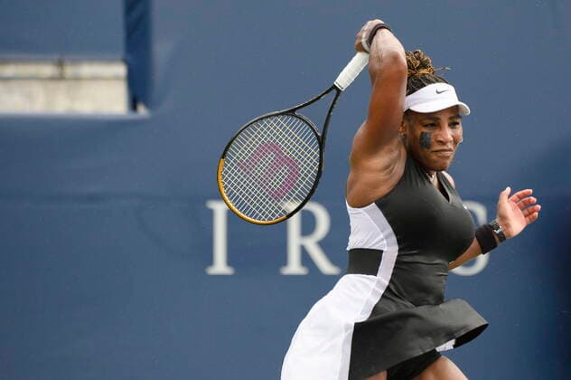 August 8, 2022, Toronto, ON, Canada: Serena Williams, of the U.S.A , returns the ball during a match against Nuria Parrizas-Diaz, of Spain, during the National Bank Open tennis tournament in Toronto, on Monday, Aug. 8, 2022. Canada News - August 8, 2022 - ZUMAc35_ 20220808_zaf_c35_069 Copyright: xChristopherxKatsarovx