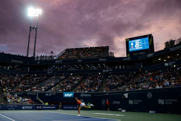 August 9, 2022, Toronto, ON, CANADA: Leylah Fernandez of Canada serves a ball to Storm Sanders of Australia during womenöÄÃ s tennis action at the National Bank Open in Toronto, Monday, Aug. 8, 2022. Canada News - August 9, 2022  - ZUMAc35_ 20220809_zaf_c35_003 Copyright: xColexBurstonx