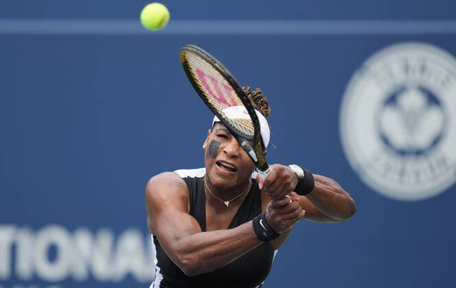 (220809) -- TORONTO, Aug. 9, 2022 -- Serena Williams returns a shot during the women s singles first round match between Serena Williams of the United States and Nuria Parrizas Diaz of Spain at the 2022 National Bank Open in Toronto, Canada, on Aug. 8, 2022. (Photo by Xinhua) (SP)CANADA-TORONTO-TENNIS-NATIONAL BANK OPEN-WOMEN S SINGLES ZouxZheng 