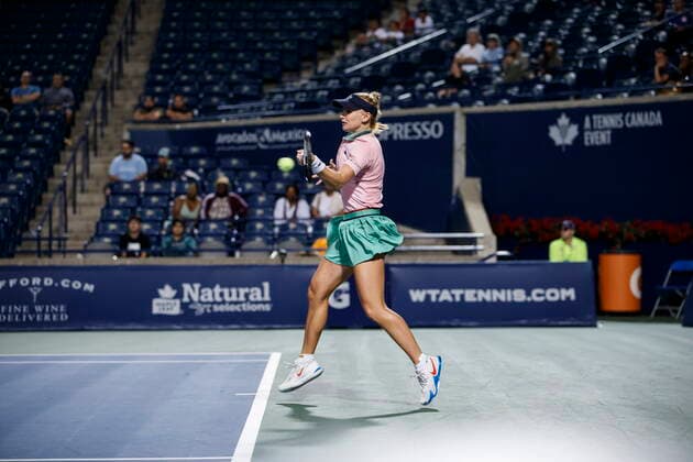 August 9, 2022, Toronto, ON, CANADA: Jil Teichmann of Switzerland returns a ball to Venus Williams of USA during women s tennis action at the National Bank Open in Toronto, early Tuesday, Aug. 9, 2022. Canada News - August 9, 2022  - ZUMAc35_ 20220809_zaf_c35_018 Copyright: xColexBurstonx