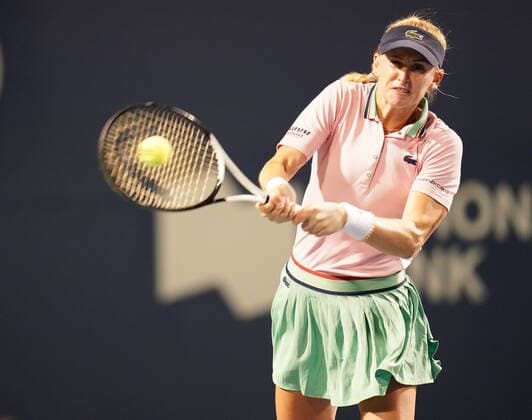 August 9, 2022, Toronto, Ontario, Canada: JILL TEICHMANN hits the ball during her match against Venus Williams. Teichmann would go on to win it 2-0 Toronto Canada - ZUMAm215 20220809_zip_m215_001 Copyright: xArlynxMcAdoreyx