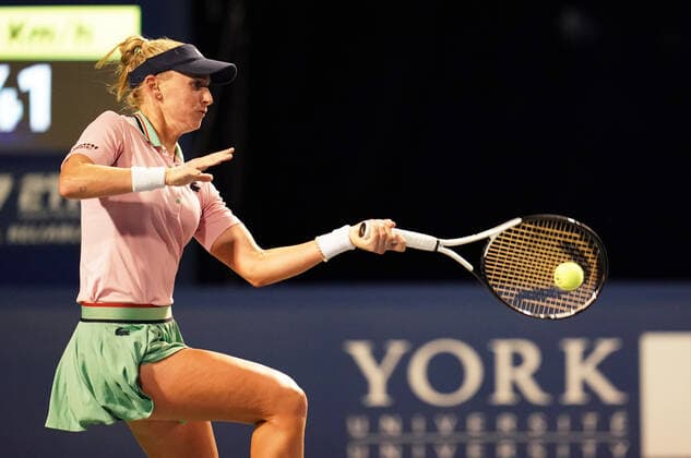 August 9, 2022, Toronto, Ontario, Canada: JILL TEICHMANN hits the ball during her match against Venus Williams. Teichmann would go on to win it 2-0 Toronto Canada - ZUMAm215 20220809_zip_m215_003 Copyright: xArlynxMcAdoreyx
