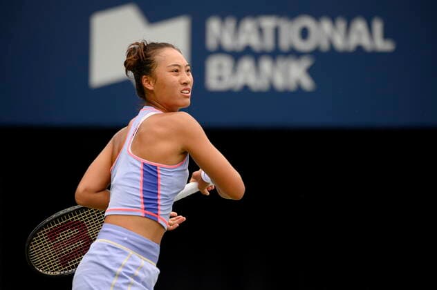 August 9, 2022, Toronto, ON, Canada: Qinwen Zheng of China returns the ball to Rebecca Marino of Canada, during the National Bank Open tennis tournament in Toronto, on Tuesday, Aug. 9, 2022. Canada News - August 9, 2022  - ZUMAc35_ 20220809_zaf_c35_029 Copyright: xChristopherxKatsarovx