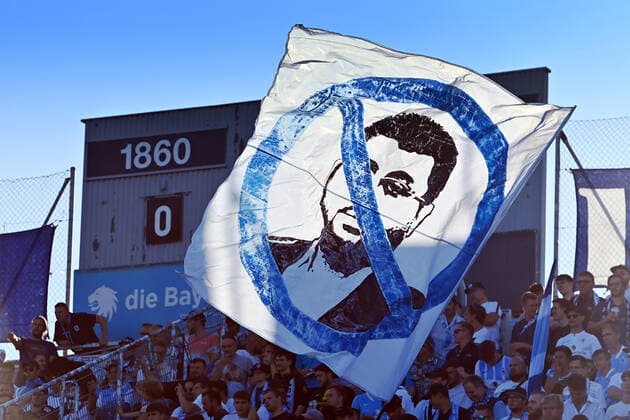 Anti Hasan ISMAIK (Investor) Fahne,Flagge im 1860 Fanblock, Fans,Fussballfans Fussball 3.Liga,,3.Spieltag TSV 1860 Muenchen - SV Meppen 4-0 am 09.08.2022 in Muenchen GRUENWALDER STADION. DFL REGULATIONS PROHIBIT ANY USE OF PHOTOGRAPHS AS IMAGE SEQUENCES AND OR QUASI-VIDEO. *** Anti Hasan ISMAIK investor flag, flag in the 1860 fan block, fans, football fans football 3 league,, 3 match TSV 1860 Muenchen SV Meppen 4 0 on 09 08 2022 in Munich GRUENWALDER STADION DFL REGULATIONS PROHIBIT ANY USE OF PHOTOGRAPHS AS IMAGE SEQUENCES AND OR QUASI VIDEO