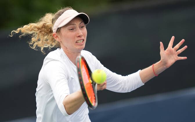(220810) -- TORONTO, Aug. 10, 2022 -- Cristina Bucsa of Spain returns the ball during the first round of women s singles match between Zhang Shuai of China and Cristina Bucsa of Spain at the 2022 National Bank Open tennis tournament in Toronto, Canada, on Aug. 9, 2022. (Photo by Zou Zheng Xinhua) (SP)CANADA-TORONTO-TENNIS-NATIONAL BANK OPEN-WOMEN S SINGLES linwei2 