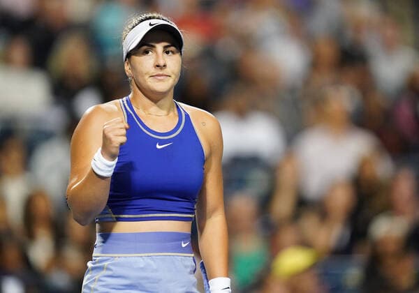 August 9, 2022, Toronto, Ontario, Canada: BIANCA ANDREESCU celebrates during her game against Daria Kasatkina. Andreescu has recently been dealing with a back pain issue however she has decided to play in this weeks tournament. Toronto Canada - ZUMAm215 20220809_zip_m215_049 Copyright: xArlynxMcAdoreyx