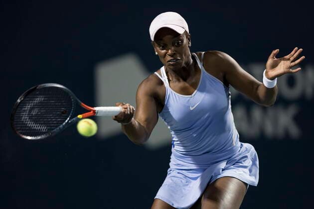 August 9, 2022, Toronto, ON, CANADA: Sloane Stephens, of the United States, returns a ball to Maria Sakkari, of Greece, during tennis action at the National Bank Open in Toronto, Tuesday, Aug. 9, 2022. Canada News - August 9, 2022 - ZUMAc35_ 20220809_zaf_c35_232 Copyright: xColexBurstonx