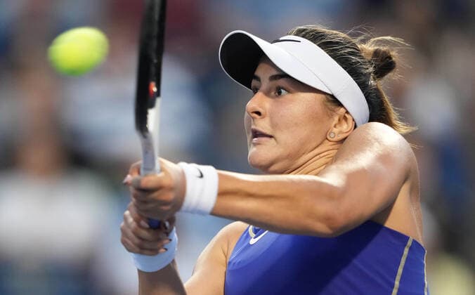 (220810) -- TORONTO, Aug. 10, 2022 -- Bianca Andreescu of Canada returns the ball during the first round of women s singles match between Bianca Andreescu of Canada and Daria Kasatkina of Russia at the 2022 National Bank Open tennis tournament in Toronto, Canada, on Aug. 9, 2022. (Photo by Xinhua) (SP)CANADA-TORONTO-TENNIS-NATIONAL BANK OPEN-WOMEN S SINGLES ZouxZheng 