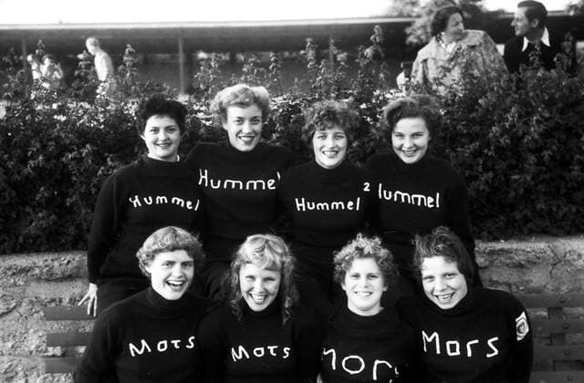 Vierer-Clubkampf im Schwimmen Original-Bildunterschrift: Vierer-Clubkampf im Schwimmen zwischen Hamburger SC, Hannoverscher Sv, Gladbeck 1913 und Berliner Wasserratten im Strandbad Lübars, Berlin, Deutschland 1955., Berlin Copyright: Kindermann UnitedArchivesKIN_7402000398