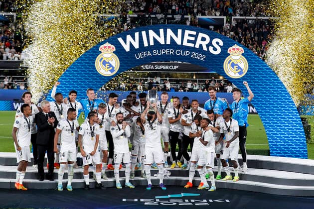 Sport Themen der Woche KW32 Sport Bilder des Tages Sport Bilder des Tages Winners celebrating during the UEFA Super Cup final between Real Madrid and Eintracht Frankfurt at the Helsinki Olympic Stadium on 11. August 2022 in Helsinki, Finland. (Kalle Parkkinen Newspix24)  Copyright: xKallexParkkinenx np24_KPC0293