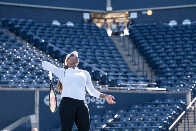 August 10, 2022, TORONTO, ON, CAN: Serena Williams practises before her match against Belinda Bencic at the National Bank Open in Toronto, Wednesday, August 10, 2022. Canada News - August 10, 2022  - ZUMAc35_ 20220810_zaf_c35_087 Copyright: xChrisxYoungx