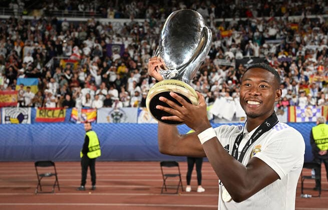 10.08.2022, xjhx, Fussball UEFA Supercup 2022, Eintracht Frankfurt - Real Madrid emspor, v.l. Jubel Freude über den Sieg des Supercups bei Real Madrid mit dem Pokal David Alaba (Real Madrid) (DFL DFB REGULATIONS PROHIBIT ANY USE OF PHOTOGRAPHS as IMAGE SEQUENCES and or QUASI-VIDEO) Helsinki *** 10 08 2022, xjhx, football UEFA Supercup 2022, Eintracht Frankfurt Real Madrid emspor, v l jubilation joy of winning the Supercup at Real Madrid with the cup David Alaba Real Madrid DFL DFB REGULATIONS PROHIBIT ANY USE OF PHOTOGRAPHS as IMAGE SEQUENCES and or QUASI VIDEO Helsinki