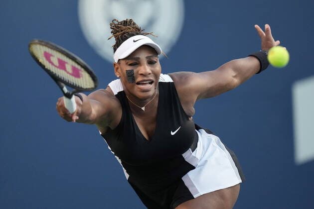 August 10, 2022, TORONTO, ON, CANADA: Serena Williams, of the USA, reaches for the ball against Belinda Bencic, of Switzerland, during the National Bank Open tennis tournament in Toronto on Wednesday, August 10, 2022. Serena Williams; Belinda Bencic - ZUMAc35_ 20220810_zaf_c35_116 Copyright: xNathanxDenettex