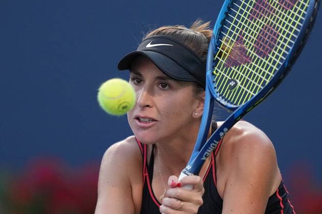 August 10, 2022, TORONTO, ON, CANADA: Belinda Bencic, of Switzerland, returns the ball against Serena Williams, of the USA, during the National Bank Open tennis tournament in Toronto on Wednesday, August 10, 2022. Serena Williams; Belinda Bencic - ZUMAc35_ 20220810_zaf_c35_130 Copyright: xNathanxDenettex