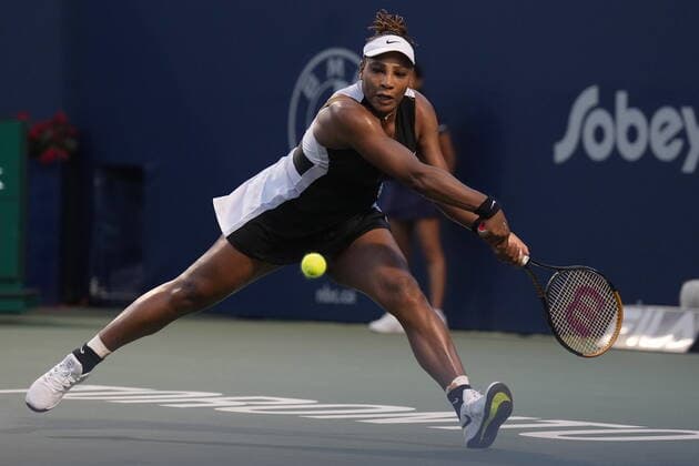 August 10, 2022, TORONTO, ON, CANADA: Serena Williams, of the USA, stretches for the ball as she returns against Belinda Bencic, of Switzerland, during the National Bank Open tennis tournament in Toronto on Wednesday, August 10, 2022. Serena Williams; Belinda Bencic - ZUMAc35_ 20220810_zaf_c35_146 Copyright: xNathanxDenettex