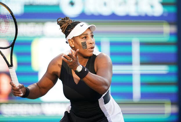 August 10, 2022, Toronto, Ontario, Canada: SERENA WILLIAMS hits a serve during her last game in Toronto at the National Bank Open. Williams would loose the match 2 sets to 0 to Belinda Bencic. Toronto Canada - ZUMAm215 20220810_zip_m215_014 Copyright: xArlynxMcAdoreyx