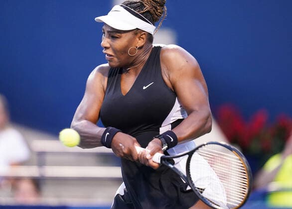 August 10, 2022, Toronto, Ontario, Canada: SERENA WILLIAMS hits a shot during her last game in Toronto at the National Bank Open. Williams would loose the match 2 sets to 0 to Belinda Bencic. Toronto Canada - ZUMAm215 20220810_zip_m215_015 Copyright: xArlynxMcAdoreyx