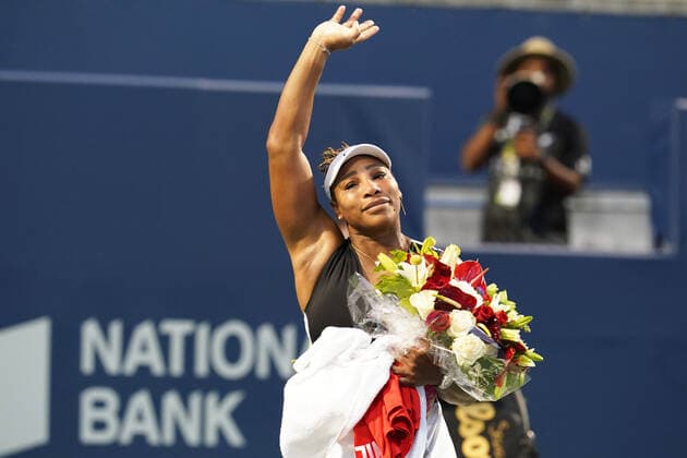 August 10, 2022, Toronto, Ontario, Canada: SERENA WILLIAMS waves to the crowd after playing her last game in Toronto at the National Bank Open. Williams lost the game 2 sets to 0 to Belinda Bencic. Toronto Canada - ZUMAm215 20220810_zip_m215_022 Copyright: xArlynxMcAdoreyx