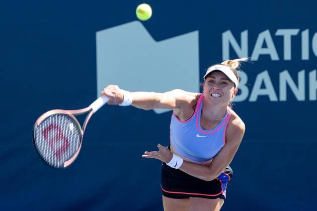 TORONTO, ON - AUGUST 10: Paula Badosa serves the ball during her National Bank Open tennis tournament second round match on August 10, 2022, at Sobeys Stadium in Toronto, ON, Canada. (Photo by Julian Avram Icon Sportswire) TENNIS: AUG 10 National Bank Open Icon2208102837
