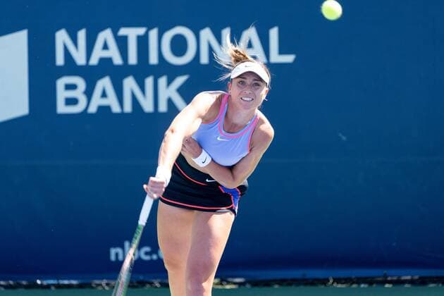 TORONTO, ON - AUGUST 10: Paula Badosa serves the ball returns the ball during her National Bank Open tennis tournament second round match on August 10, 2022, at Sobeys Stadium in Toronto, ON, Canada. (Photo by Julian Avram Icon Sportswire) TENNIS: AUG 10 National Bank Open Icon2208103047