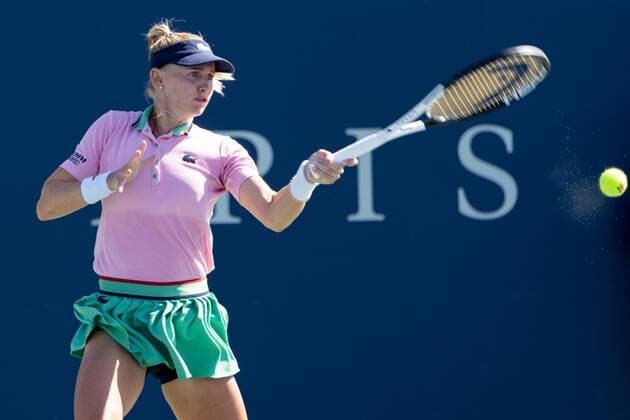 TORONTO, ON - AUGUST 10: Jil Teichmann returns the ball during her National Bank Open tennis tournament second round match on August 10, 2022, at Sobeys Stadium in Toronto, ON, Canada. (Photo by Julian Avram Icon Sportswire) TENNIS: AUG 10 National Bank Open Icon2208103363