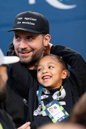 TORONTO, ON - AUGUST 10: Alexis Ohanian and Alexis Olympia Ohanian Jr. watch Serena Williams during her National Bank Open tennis tournament second round match on August 10, 2022, at Sobeys Stadium in Toronto, ON, Canada. (Photo by Julian Avram Icon Sportswire) TENNIS: AUG 10 National Bank Open Icon2208104095
