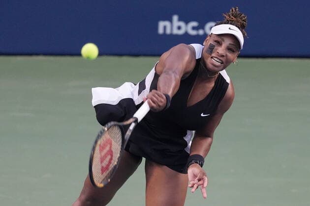 August 10, 2022, TORONTO, ON, CANADA: Serena Williams, of the USA, serves against Belinda Bencic, of Switzerland, during the National Bank Open tennis tournament in Toronto on Wednesday, August 10, 2022. Serena Williams; Belinda Bencic - ZUMAc35_ 20220810_zaf_c35_176 Copyright: xChrisxYoungx