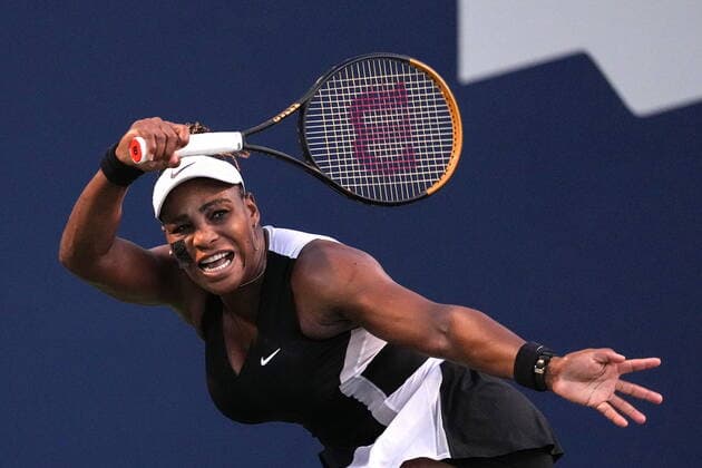 August 10, 2022, TORONTO, ON, CANADA: Serena Williams, of the USA, returns the ball against Belinda Bencic, of Switzerland, during the National Bank Open tennis tournament in Toronto on Wednesday, August 10, 2022. Serena Williams; Belinda Bencic - ZUMAc35_ 20220810_zaf_c35_177 Copyright: xChrisxYoungx