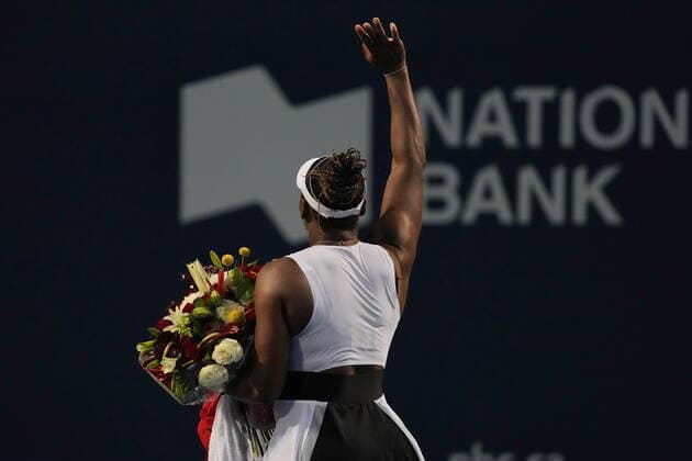 August 10, 2022, TORONTO, ON, CAN: Serena Williams, of the USA, leaves the court carrying flowers and waving to fans after her defeat against Belinda Bencic, of Switzerland, during the National Bank Open tennis tournament in Toronto on Wednesday, August 10, 2022. Serena Williams  - ZUMAc35_ 20220810_zaf_c35_180 Copyright: xChrisxYoungx