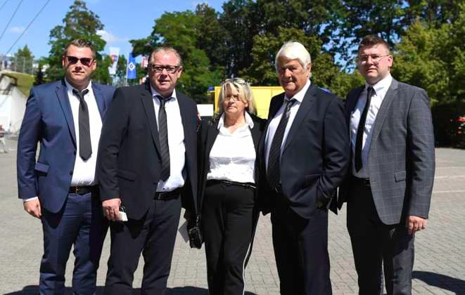 Hamburg, funeral service Uwe Seeler 10 08 2022, Hamburg, funeral service Uwe Seeler, in the picture former soccer player Max Lorenz 2 v lre Marc Lorenz 2 vli and family in front of the entrance nordphotoxGmbH xWitke nph00002