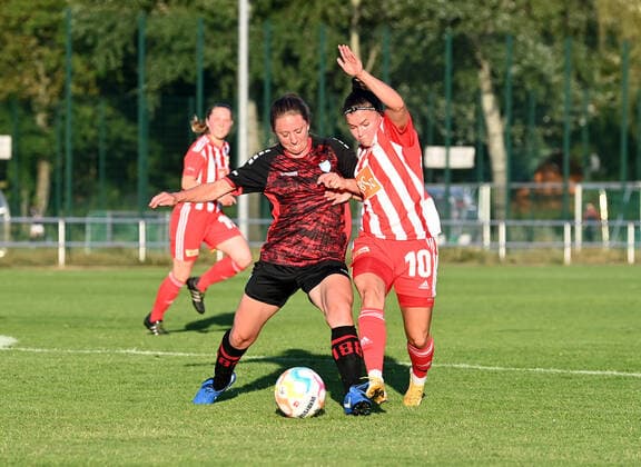 Football, women, season 2022 2023, test match, 1 FC Union Berlin FC Viktoria 1889 Berlin 1 2 , v l Margareta Lorenz FC Viktoria 1889 Berlin , Latoya Maxine Bach 1 women 1 FC Union , 10 08 2022, Copyright: xMatthiasxKochx