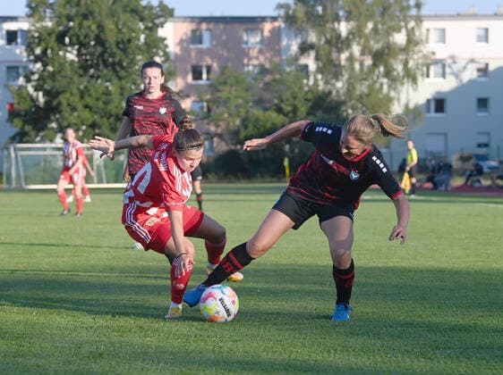 Football, women, season 2022 2023, test match, 1 FC Union Berlin FC Viktoria 1889 Berlin 1 2 , v l Latoya Maxine Bach 1 women 1 FC Union , Margareta Lorenz FC Viktoria 1889 Berlin , 10 08 2022, Copyright: xMatthiasxKochx