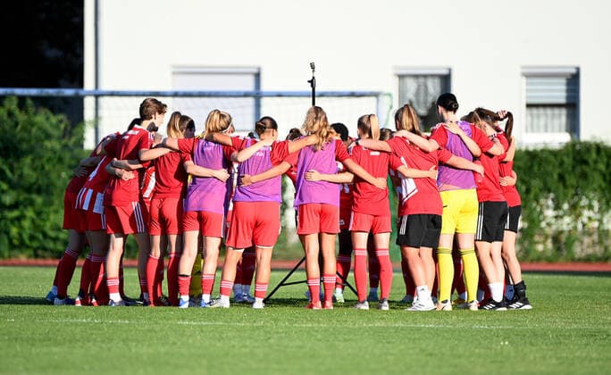 Football, women, season 2022 2023, test match, 1 FC Union Berlin FC Viktoria 1889 Berlin 1 2 , Union before the match, 10 08 2022, Copyright: xMatthiasxKochx