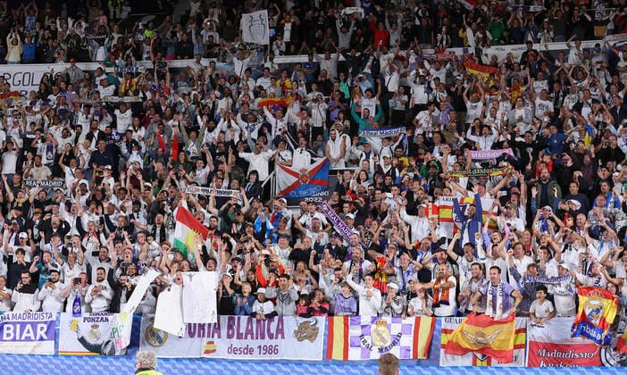 10 08 2022, Football UEFA Super Cup in Helsinki, Real Madrid CF Eintracht Frankfurt, emonline, emspor, v l , Fans of Real Madrid DFL DFB REGULATES PROHIBIT ANY USE OF PHOTOGRAPHS AS IMAGE SEQUENCES AND OR QUASI VIDEO xdcx Copyright: HMBxMedia