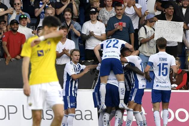 HJK celebrates after Santeri Hostikka (7) scored the first goal during the UEL 3rd Qualification Round football match HJK - Maribor in Helsinki on August 11, 2022. Helsinki Finland LKLAPJ20220811201519K313  Copyright: xJussixNukarix LKLAPJ20220811201519K313
