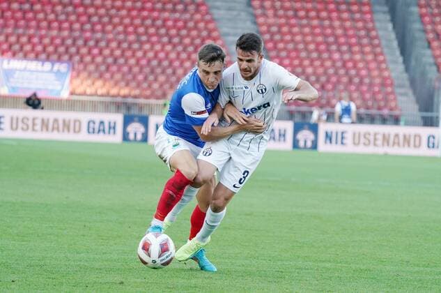 Photo Manuel Geisser 11 08 2022 Stadium Letzigrund UEFA Europa League Qualification 2022 2023 FC Zuerich Linfield FC Picture Adrian Guerrero FC Zuerich r against Joel Cooper Linfield FC Action duel