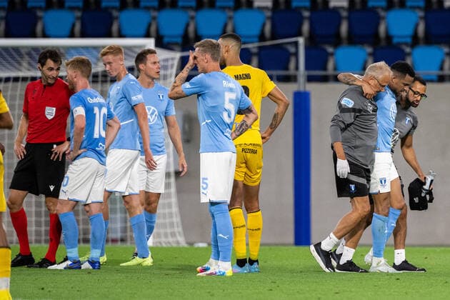 220811 Martin Olsson of Malmö in pain during the UEFA Europa League qualification between Diddeleng and Malmö FF on August 11, 2022 in Luxembourg Photo Daniel Stiller BILDBYRAN kod DS DS0267 fotbol football soccer fotball uefa europa league diddeleng malmö ff bbeng skada,  Copyright: DANIELxSTILLER BB220811DS053