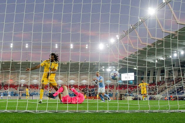 Nelito da Cruz Vova Dudelange 6 and Lucas Fox Goalkeeper Dudelange 1 concede the goal to 0 2, back goal camera, remote, back goal 11 08 2022 Football Europa League Qualification, 3rd Round, Second Leg, Season 2022 2023 11 08 2022 F91 Dudelange LUX Malmo FF SWE Dudelange Malmo Stade de Luxembourg, Luxembourg
