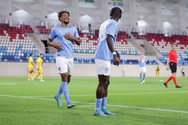 Isaac Kiese Thelin Malmo 9 cheers, rejoices, jubilation, joy with Mohamed Buya Turay Malmo 33 after goal to 0 2 11 08 2022 Football Europa League Qualifier, 3rd Round, Second Leg, 2022 2023 Season 11 08 2022 F91 Dudelange LUX Malmo FF SWE Dudelange Malmo Stade de Luxembourg, Luxembourg