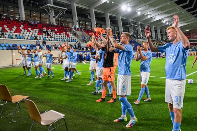 220811 Players of Malmö celebrate after the UEFA Europa League qualification between Diddeleng and Malmö FF on August 11, 2022 in Luxembourg Photo Daniel Stiller BILDBYRAN kod DS DS0267 fotbol football soccer fotball uefa europa league diddeleng malmö ff bbeng jubel,  Copyright: DANIELxSTILLER BB220811DS063