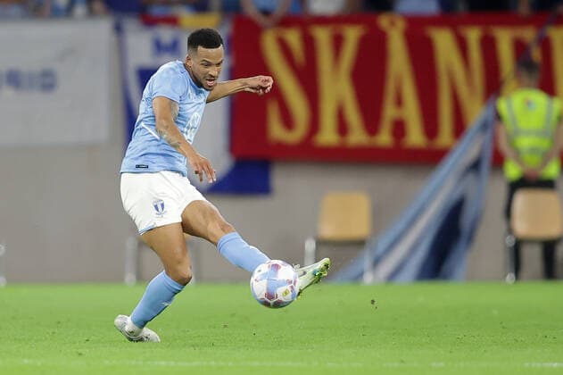 Martin Olsson Malmö 13 cut-out, single image, action, full body 11 08 2022 Football Europa League qualification, 3 round, second leg, season 2022 2023 11 08 2022 F91 Dudelange LUX Malmö FF SWE Dudelange Malmo Stade de Luxembourg, Luxembourg